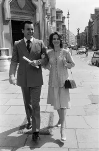 Robert Wagner and Natalie Wood photographed in London, the couple have a libel case Robert Wagner and Natalie Wood photographed in London, the couple have a libel case
