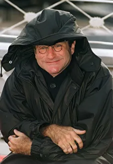 Robin Williams Actor outside the Dorchester Hotel in London Robin Williams Actor outside the Dorchester Hotel in London