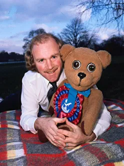 Roger de Courcey ventriloquist with Nookie bear January 1976 Roger de Courcey ventriloquist with Nookie bear January 1976