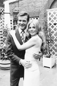 Roger Moore Actor with Britt Ekland - Match 1974 Dbase MSI Roger Moore Actor with Britt Ekland - Match 1974 Dbase MSI