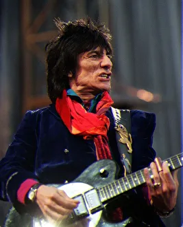 Rolling Stones: Ronnie Wood on stage at Murrayfield (probably 1999) Rolling Stones: Ronnie Wood on stage at Murrayfield (probably 1999)