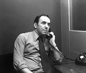 Ron Wills January 1975 sports writer for the Daily Mirror. Golf and boxing pundit Ron Wills January 1975 sports writer for the Daily Mirror. Golf and boxing pundit