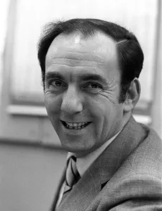 Ron Wills January 1975 sports writer for the Daily Mirror. Golf and boxing pundit Ron Wills January 1975 sports writer for the Daily Mirror. Golf and boxing pundit