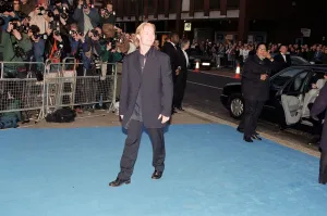Mirror/1100to1199 01100/ronan keating arriving elton johns 50th birthday Mirror/1100to1199 01100/ronan keating arriving elton johns 50th birthday