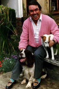 Ronnie Corbett actor/comedian with his two dogs Ronnie Corbett actor/comedian with his two dogs