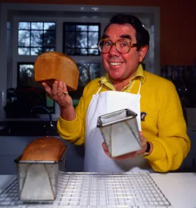 Ronnie Corbett baking bread at home March 1987 Ronnie Corbett baking bread at home March 1987