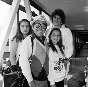 Ronnie Corbett and his wife Anne with children Emma, 13 Ronnie Corbett and his wife Anne with children Emma, 13