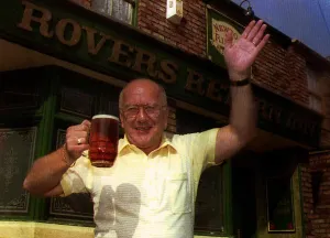 Roy Barraclough Actor plays Alec Gilroy in Coronation Street Roy Barraclough Actor plays Alec Gilroy in Coronation Street