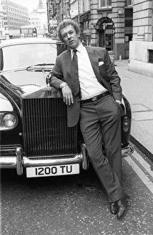 ROY MARSDEN LEANING ON A ROLLS ROYCE 10/03/1986 ROY MARSDEN LEANING ON A ROLLS ROYCE 10/03/1986