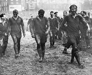 Rugby - Wales v England - Cardiff - Jan 1959. Well done Clem ! Welsh skipper R Rugby - Wales v England - Cardiff - Jan 1959. Well done Clem ! Welsh skipper R
