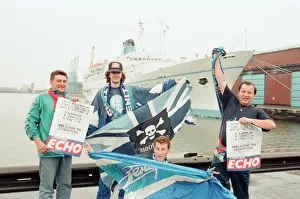 Mirror/0900to0999 00955/russian football fans arrive euro 1996 ship Mirror/0900to0999 00955/russian football fans arrive euro 1996 ship