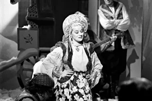 Sally Gray in the film CafAoe Collette. July 1938 OL305M Sally Gray in the film CafAoe Collette. July 1938 OL305M