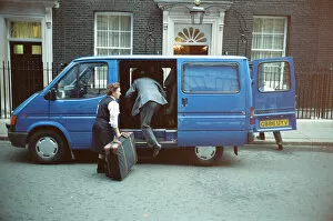 Images Dated 21st November 1990: Scenes at 10 Downing Street amid the Conservative Party leadership battle