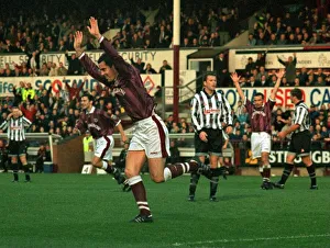 Scottish Premier League match at Tynecastle. Heart of Midlothian 2 v Dunfermline 0 Scottish Premier League match at Tynecastle. Heart of Midlothian 2 v Dunfermline 0