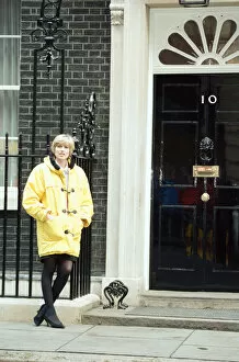 Images Dated 21st November 1990: Selina Scott at 10 Downing Street amid the Conservative Party leadership battle