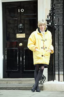 Images Dated 21st November 1990: Selina Scott at 10 Downing Street amid the Conservative Party leadership battle