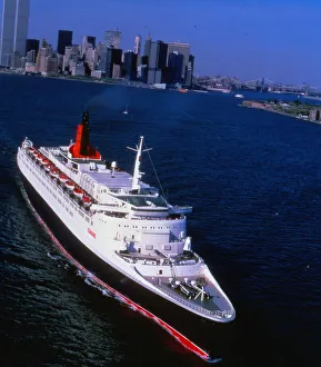 Ship Queen Elizabeth II leaving New York April 1994 Ship Queen Elizabeth II leaving New York April 1994