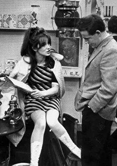 Shirley Anne Field. Working on her stall at Portobello Road, London - 08/02/1966 Shirley Anne Field. Working on her stall at Portobello Road, London - 08/02/1966