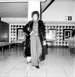 Shirley Bassey pictured at Heathrow Airport. March 1971 71-2132 Shirley Bassey pictured at Heathrow Airport. March 1971 71-2132