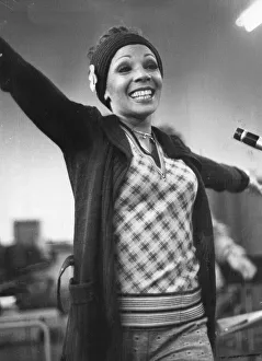 Shirley Bassey singing in recording studio - November 1973 02/11/1973 Shirley Bassey singing in recording studio - November 1973 02/11/1973