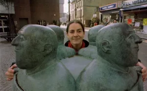 Shona Kinloch with her sculpture 4 Twins in Kilmarnock. July 1997 Shona Kinloch with her sculpture 4 Twins in Kilmarnock. July 1997