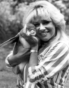Singer Stephanie Lawrence with Pearl the Penguin who she sponsors Singer Stephanie Lawrence with Pearl the Penguin who she sponsors