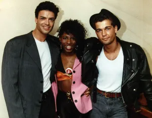 Sinitta pop singer woman with friends Dbase Sinitta pop singer woman with friends Dbase