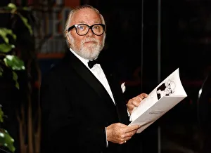 Mirror/0100to0199 00134/sir richard attenborough actor producer director Mirror/0100to0199 00134/sir richard attenborough actor producer director
