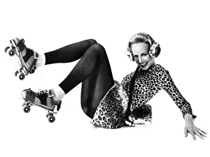 Skate Mate. Leopard-look mini-skirt, muff and ear-muffs Skate Mate. Leopard-look mini-skirt, muff and ear-muffs