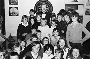 Snooker player Steve Davis with a group of young fans. 8th June 1981 Snooker player Steve Davis with a group of young fans. 8th June 1981