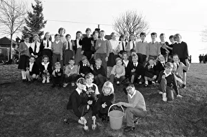 South Crosland CE Junior School Netherton plating bulbs on the corner of Moor Lane South Crosland CE Junior School Netherton plating bulbs on the corner of Moor Lane