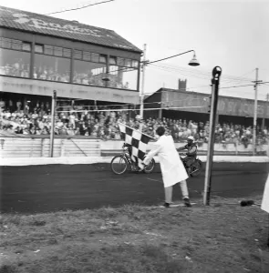 Speedway at stoke, motorsport. June 1960 M4380-014 Speedway at stoke, motorsport. June 1960 M4380-014