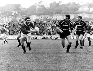 Sport - Rugby - Lalnelli's Ray Gravell on the attack against Pontypridd at Stradey Sport - Rugby - Lalnelli's Ray Gravell on the attack against Pontypridd at Stradey