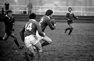 Images Dated 8th January 1972: Sport: Rugby Union. Llanelli v. Wasps. Thomas of Llanelli makes a dash for the Wasp