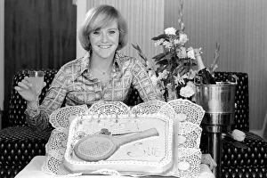 Sport: Tennis: Television: Sue Barker. 21st birthday. April 1977 77-02204-001 Sport: Tennis: Television: Sue Barker. 21st birthday. April 1977 77-02204-001