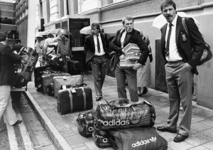 Sport - World Cup 1987 - Wales - Paul Thorburn is flanked by Kevin Hopkins (left Sport - World Cup 1987 - Wales - Paul Thorburn is flanked by Kevin Hopkins (left