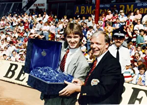 Stephen Hendry accepts Wallace Merchers gift at Tynecastle. 6th May 1990 Stephen Hendry accepts Wallace Merchers gift at Tynecastle. 6th May 1990
