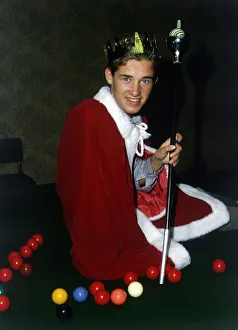 Stephen Hendry sitting on table dressed as a king 1987 Stephen Hendry sitting on table dressed as a king 1987