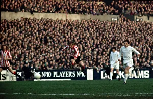 Stewart Scullion of Sheffield United shoots at goal during their English League Division Stewart Scullion of Sheffield United shoots at goal during their English League Division