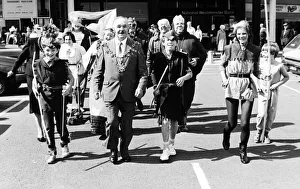 Stockton Mayor Ken Craggs sets off the Thornaby Impasse centre members on their third Stockton Mayor Ken Craggs sets off the Thornaby Impasse centre members on their third