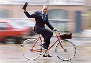 Images Dated 23rd September 1992: Stratford postie Steve Nokes delivers the mail on a new bicycle. Craftsmen at W. R