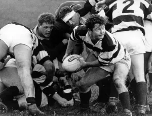 Stratford's Paddy Manning passes. 30th October 1990 Stratford's Paddy Manning passes. 30th October 1990