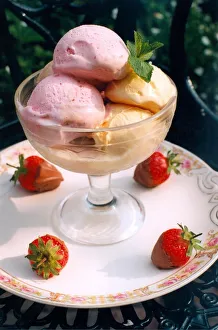 A strawberry and vanilla ice cream sundae in August 1997 A strawberry and vanilla ice cream sundae in August 1997