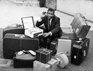 Sugar Ray Robinson in Scotland with 31 pieces of luggage Sugar Ray Robinson in Scotland with 31 pieces of luggage