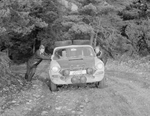 Sunday Mirror Mexico Rally Team, stuck in the mud during practice session on the War Sunday Mirror Mexico Rally Team, stuck in the mud during practice session on the War