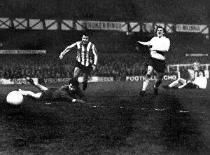 Images Dated 16th January 1973: Sunderland Associated Football Club - FA Cup 3rd round replay against Notts County 16