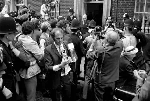 Images Dated 19th June 1970: Ted Heath arrives at no 10. June 1970 70-5832-003