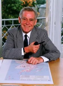Television Magnus Magnusson seen here at home. January 1998 Television Magnus Magnusson seen here at home. January 1998
