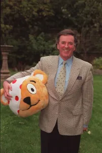 TERRY WOGAN WITH THE HEAD OF PUDSEY BEAR - PROMOTING THE BBC CHARITY EVENT CHILDREN IN TERRY WOGAN WITH THE HEAD OF PUDSEY BEAR - PROMOTING THE BBC CHARITY EVENT CHILDREN IN