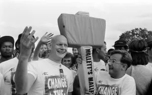 Timmy Mallett with Duncan Goodhew neg no 88/3387 Timmy Mallett with Duncan Goodhew neg no 88/3387